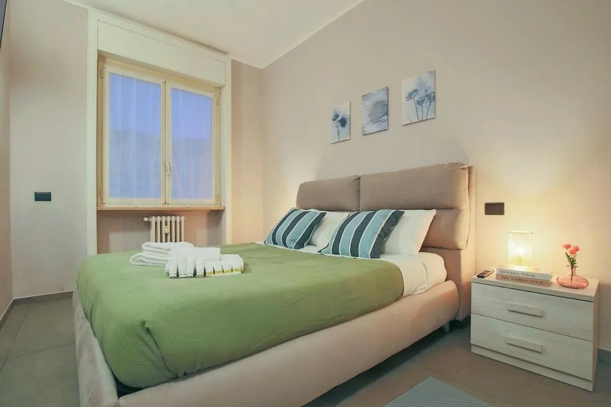 Apartamento Wide & Bright 2 Bedroom Flat 50M From M4 Station Milão