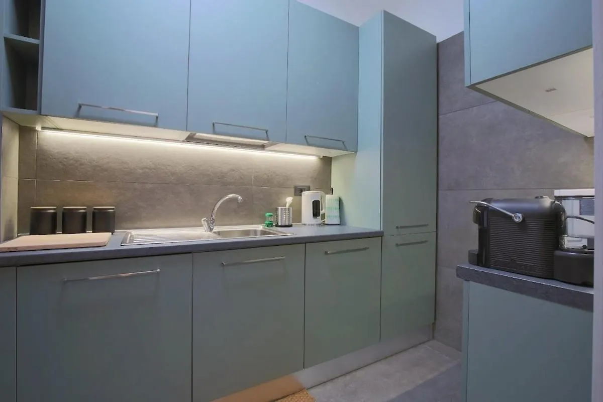 Apartamento Wide & Bright 2 Bedroom Flat 50M From M4 Station Milão