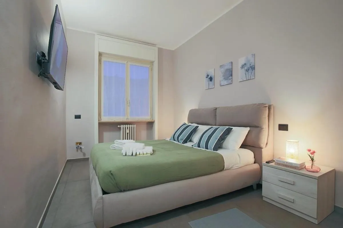 Wide & Bright 2 Bedroom Flat 50M From M4 Station Milão Apartamento