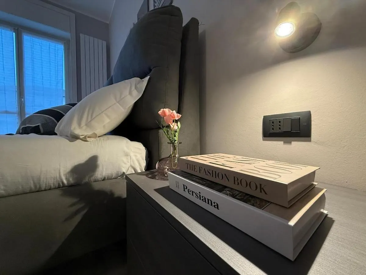 Wide & Bright 2 Bedroom Flat 50M From M4 Station Milão 0*,  Itália
