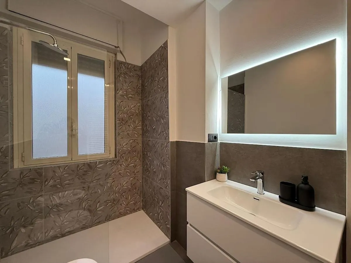 Wide & Bright 2 Bedroom Flat 50M From M4 Station Milão Apartamento