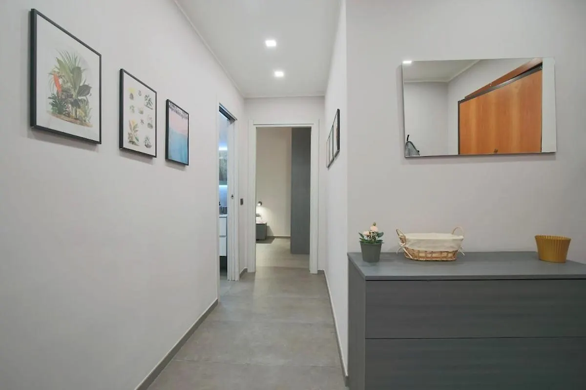 Apartamento Wide & Bright 2 Bedroom Flat 50M From M4 Station Milão