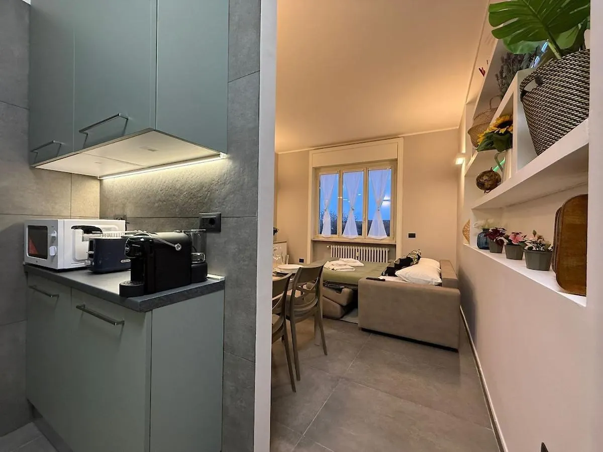 Wide & Bright 2 Bedroom Flat 50M From M4 Station 밀라노