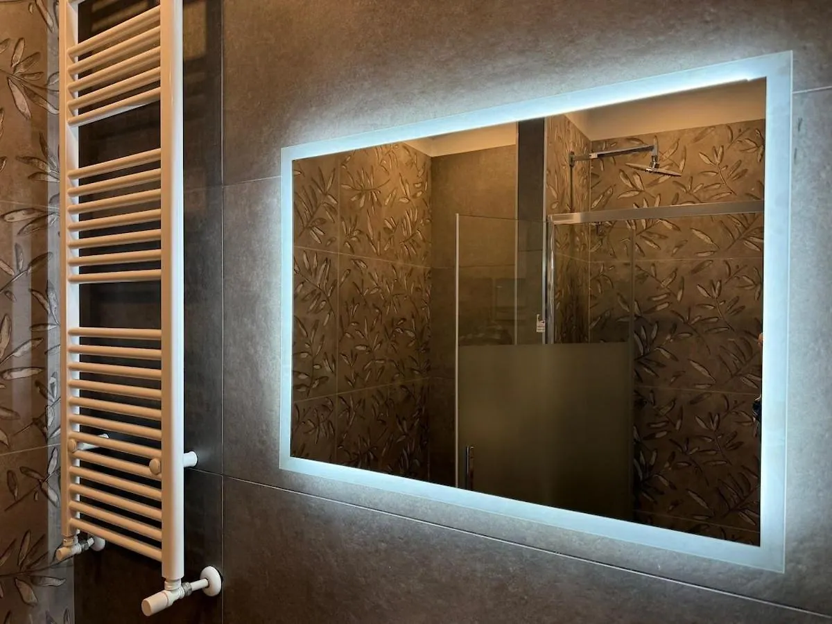 아파트 Wide & Bright 2 Bedroom Flat 50M From M4 Station 밀라노